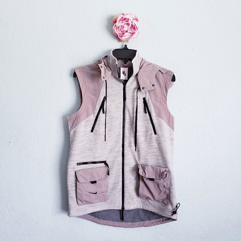 Nike‎ A.A.E 3.0 Vest in sepia stone